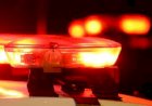 Bebê de 10 meses é abandonado enrolado em cobertor em frente a residência