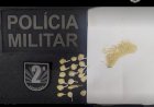 Policiais militares do 2º Pelotão da 1ª Cia do 2º Batalhão de Polícia Militar realizaram o cumprimento de dois mandados de prisão e uma prisão por tráfico de drogas