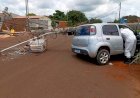 Veículo bate em poste e motorista fica presa em Chapadão do Céu