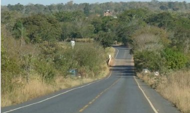 Carro pega fogo e idoso de 66 anos morre após bater em caminhão na MS-382