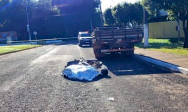 Mulher morre após colidir motocicleta na traseira de caminhonete em São Gabriel do Oeste