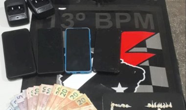 Polícia Militar desmantela ponto de venda de drogas, apreende arma de fogo e prende três pessoas em Paranaíba