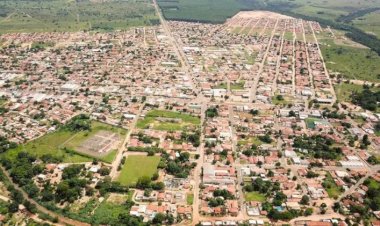 Homem fica em estado gravíssimo ao ser esfaqueado por colegas em alojamento.