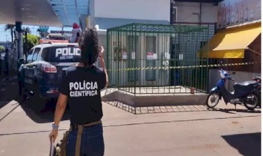 Homem é encontrado morto com lesões no rosto e nos braços em banheiro de posto