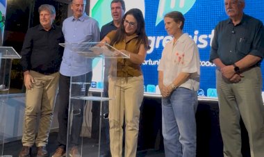 Michelle Schlatter filia-se ao PP em cerimônia concorrida na Capital