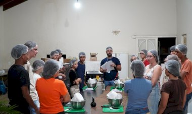 Jovens colocam a mão na massa no curso Chef Teen em Chapadão do Sul