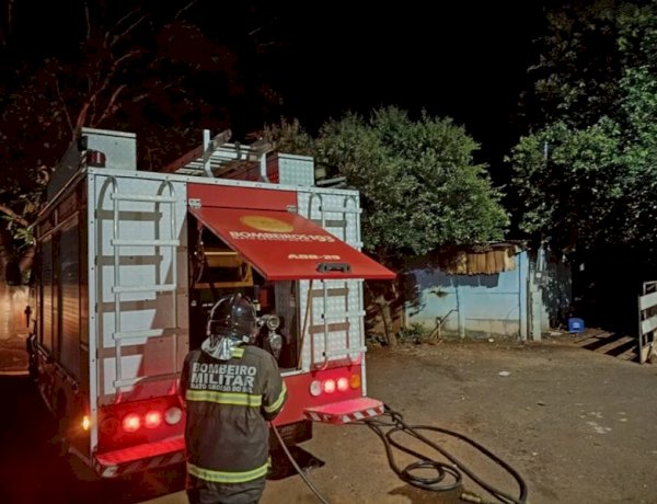 Incendio destrói casa em Cassilandia nesta madrugada – Morador usuaário é suspeito do crime