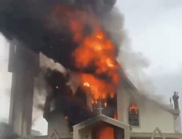 Incêndio destruiu Igreja Matriz de Treze de Maio