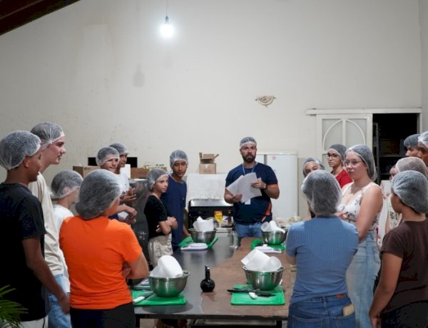Jovens colocam a mão na massa no curso Chef Teen em Chapadão do Sul