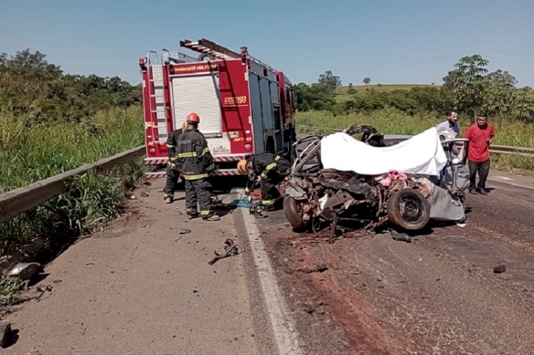 Acidente entre carro e carreta deixa três mortos e dois feridos na BR-158, família seguia para Lagoa Santa