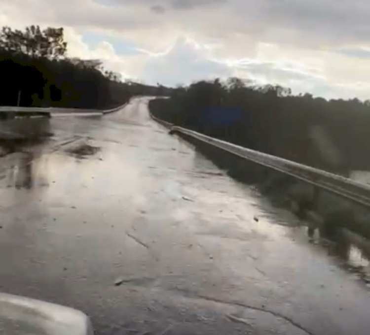 Acúmulo de água na ponte do Rio Paraíso preocupa motoristas na MS-316 entre Paraíso das Águas e Pouso Alto