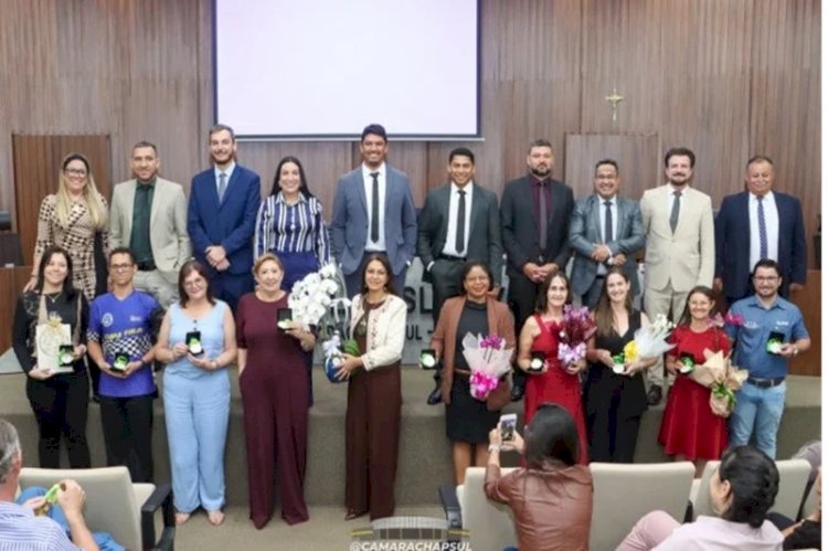 Professores de Chapadão do Sul recebem Comenda “Professor Comprometido” em Sessão Solene da Câmara Municipal