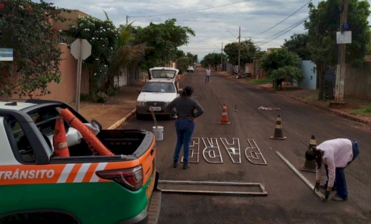 Demutran reforça sinalização viária no bairro Esplanada