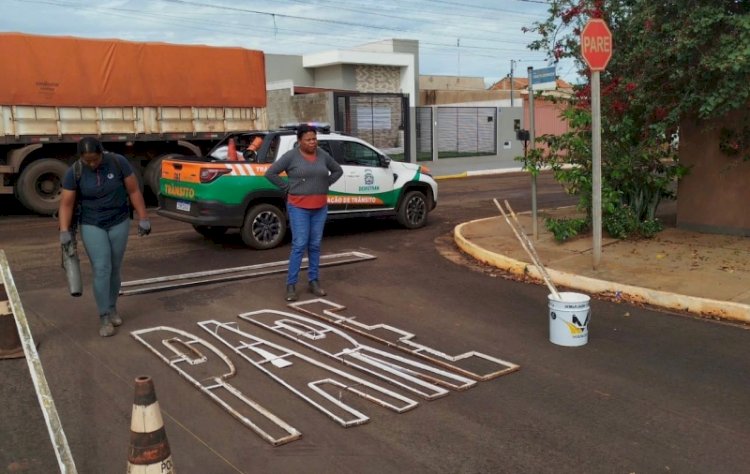 Demutran reforça sinalização viária no bairro Esplanada