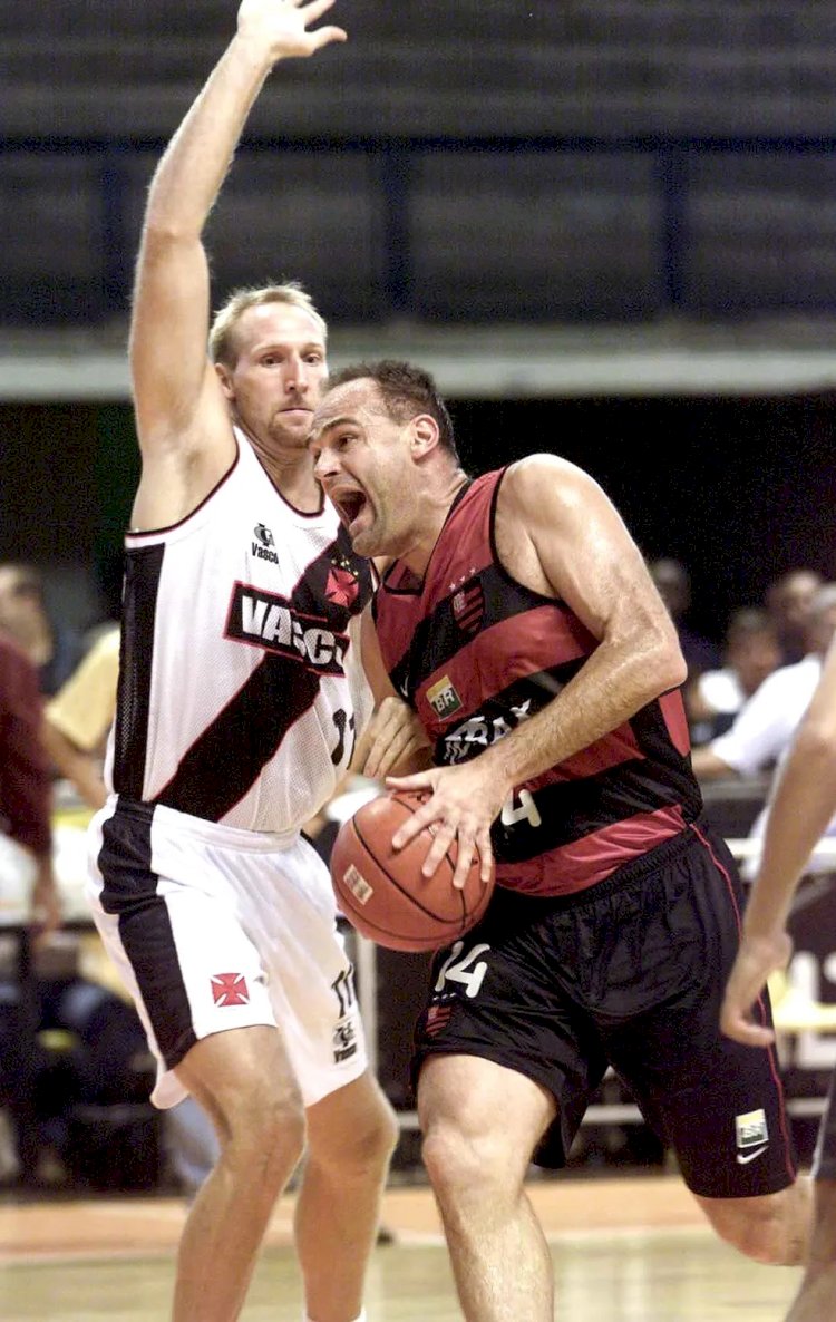 Morre Oscar Schmidt, o maior ídolo da história do basquete brasileiro