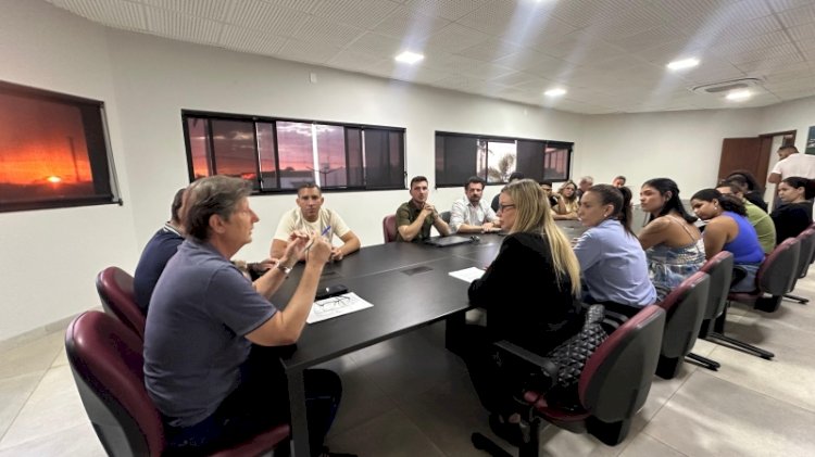 Reunião entre Prefeitura, Câmara e moradores avança em soluções para entrega das 42 casas do Residencial Araras