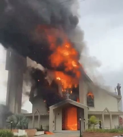Incêndio destruiu Igreja Matriz de Treze de Maio